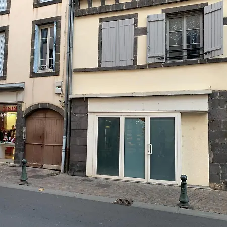 Jolies 42m2 Hyper Centre Ville De Au 1er Et 2eme Etage * Риом